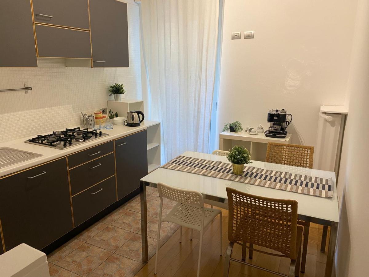 Chiara Guest House 34 - M4 Metro Blu Милано Екстериор снимка